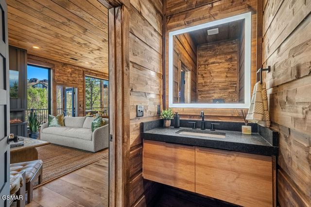 545 Edgewood Drive, Gatlinburg, TN 37738