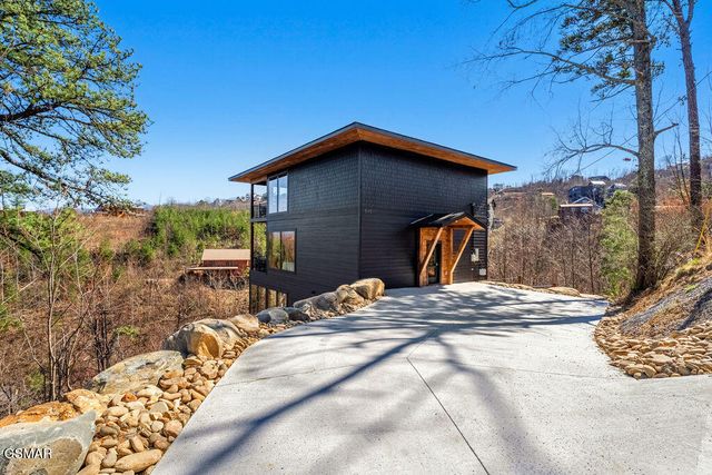 545 Edgewood Drive, Gatlinburg, TN 37738