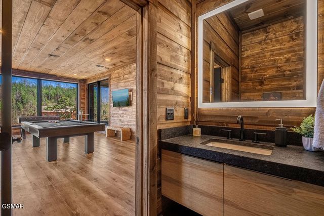 545 Edgewood Drive, Gatlinburg, TN 37738