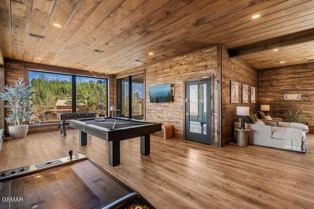 545 Edgewood Drive, Gatlinburg, TN 37738