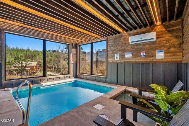 545 Edgewood Drive, Gatlinburg, TN 37738