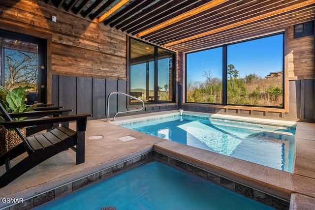 545 Edgewood Drive, Gatlinburg, TN 37738