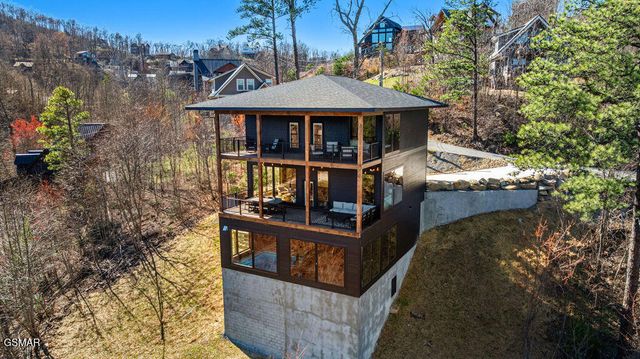 545 Edgewood Drive, Gatlinburg, TN 37738