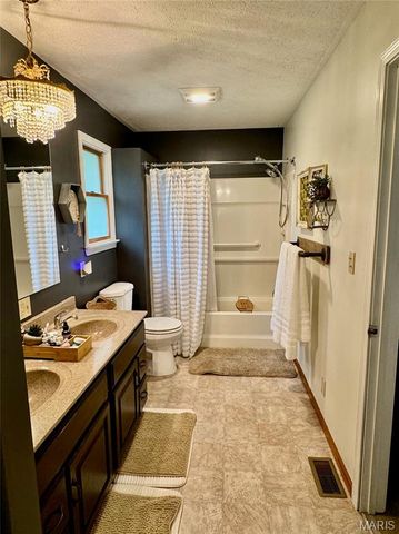 1201 Joshu Court, Greenville, IL 62246