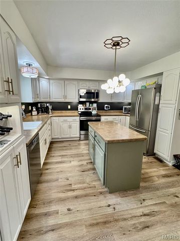 1201 Joshu Court, Greenville, IL 62246