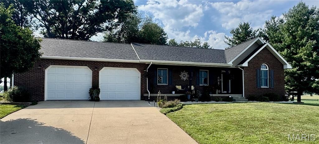 1201 Joshu Court, Greenville, IL 62246