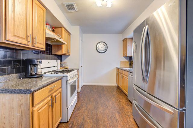 1403 Packsaddle Lane, Baytown, TX 77521