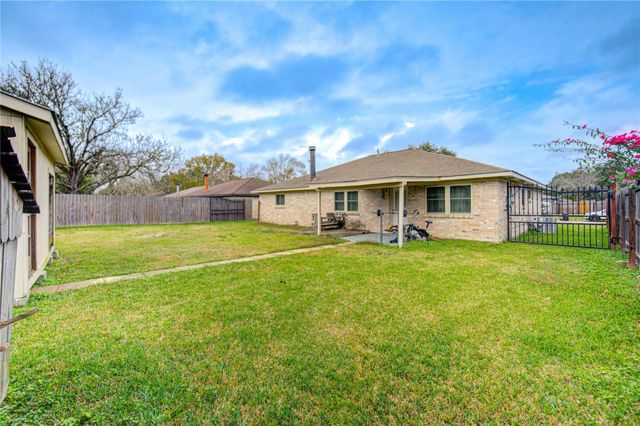 1403 Packsaddle Lane, Baytown, TX 77521