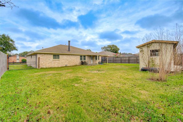 1403 Packsaddle Lane, Baytown, TX 77521