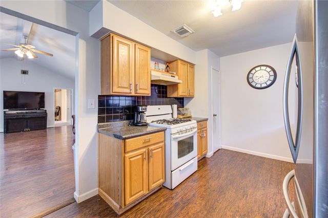 1403 Packsaddle Lane, Baytown, TX 77521