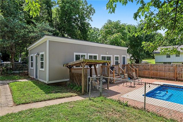6720 Floyd Street, Overland Park, KS 66204