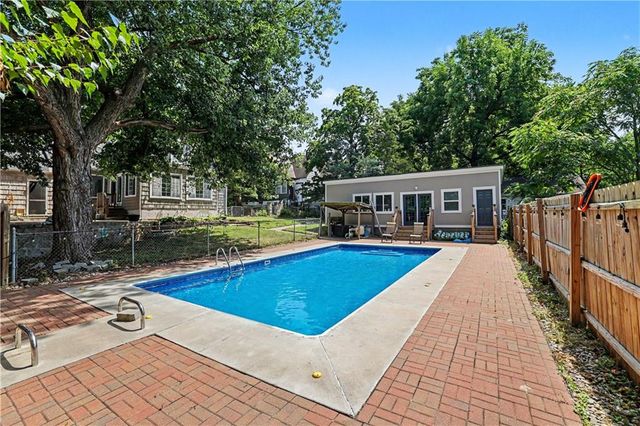 6720 Floyd Street, Overland Park, KS 66204