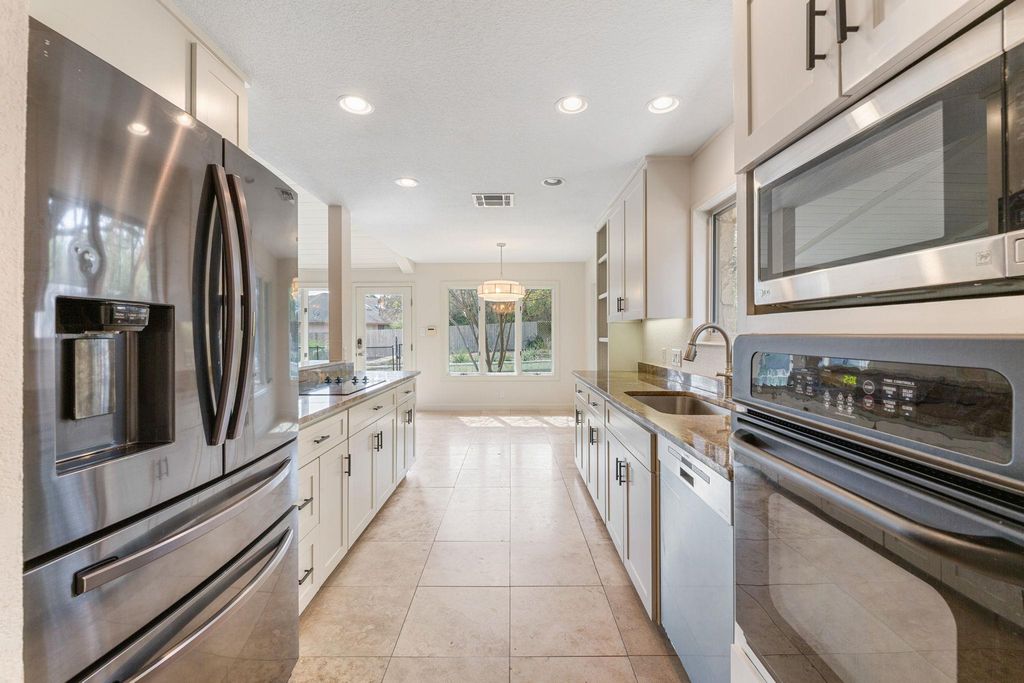 9902 Winding Oak CIR, Austin, TX 78750