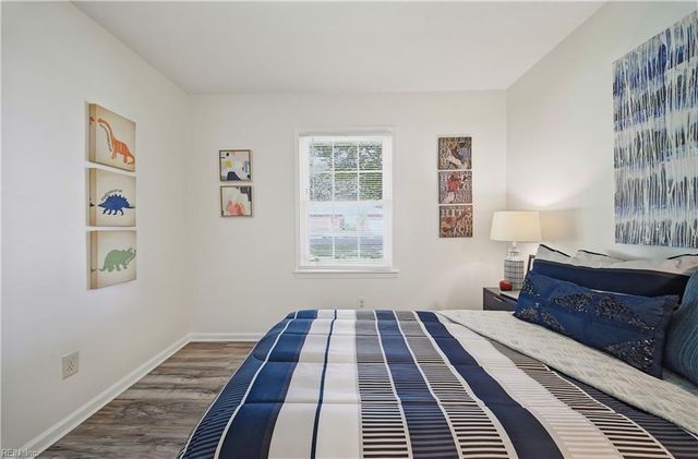 11 Linda DR, Newport News, VA 23608