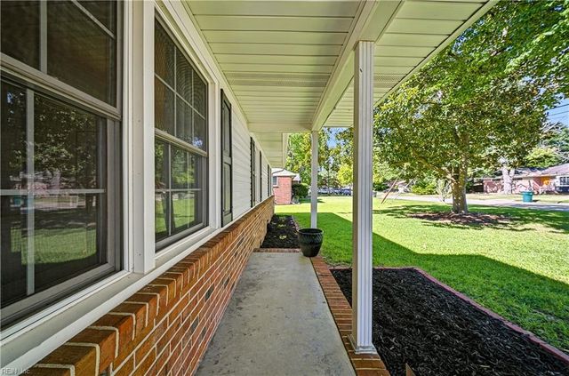 11 Linda DR, Newport News, VA 23608