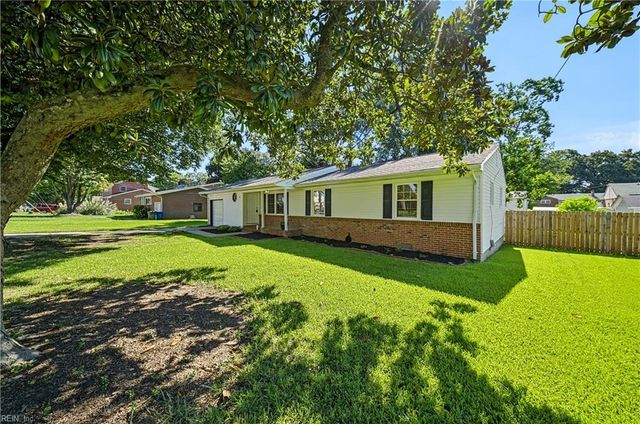 11 Linda DR, Newport News, VA 23608