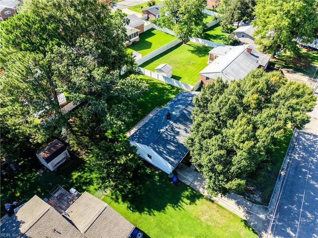 11 Linda DR, Newport News, VA 23608