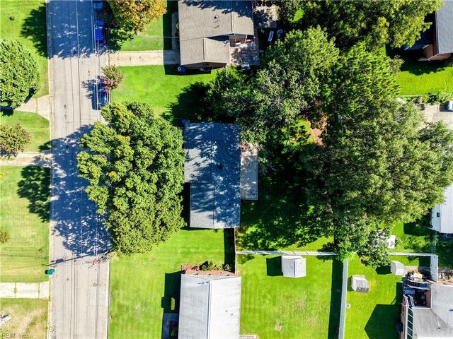 11 Linda DR, Newport News, VA 23608