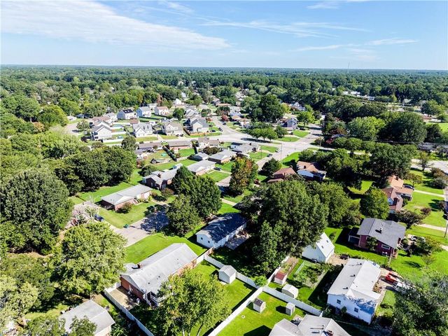 11 Linda DR, Newport News, VA 23608