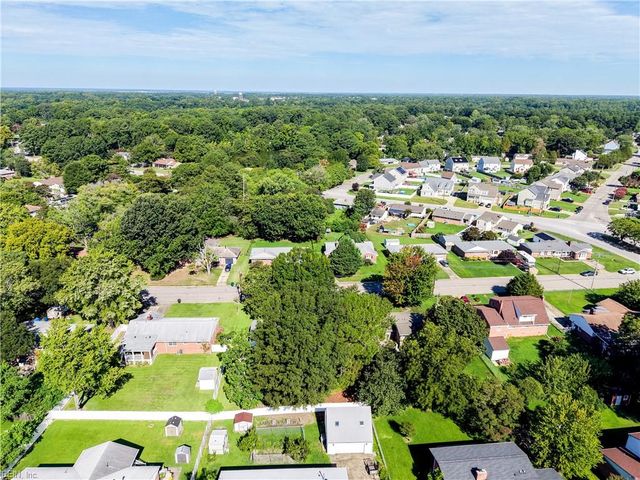 11 Linda DR, Newport News, VA 23608