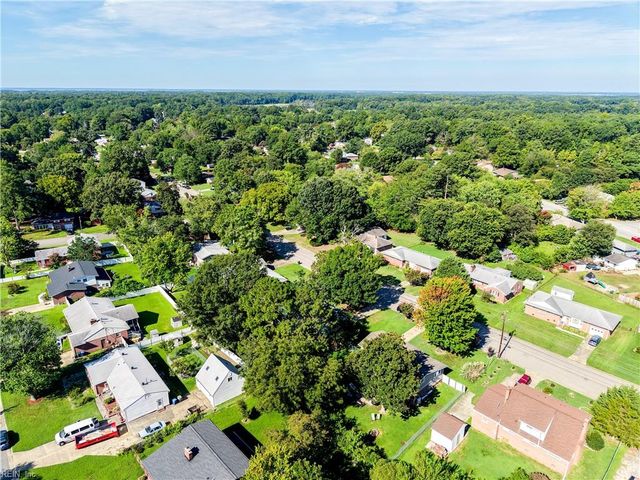 11 Linda DR, Newport News, VA 23608