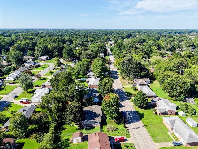 11 Linda DR, Newport News, VA 23608