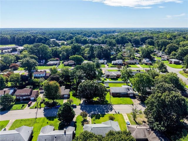 11 Linda DR, Newport News, VA 23608