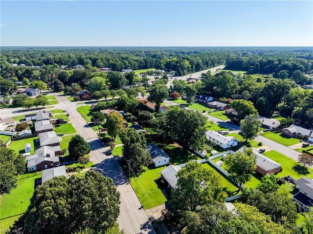 11 Linda DR, Newport News, VA 23608