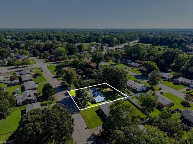 11 Linda DR, Newport News, VA 23608