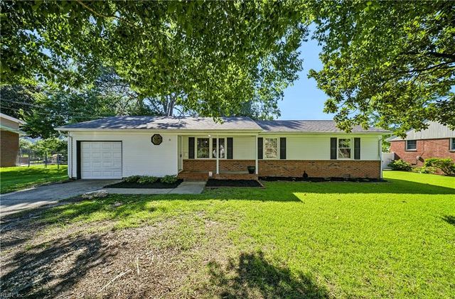 11 Linda DR, Newport News, VA 23608