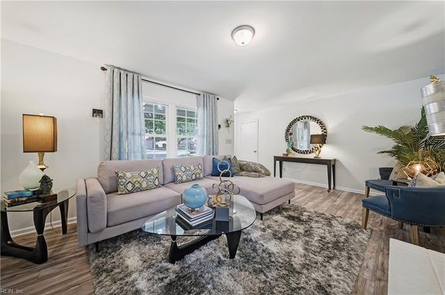 11 Linda DR, Newport News, VA 23608
