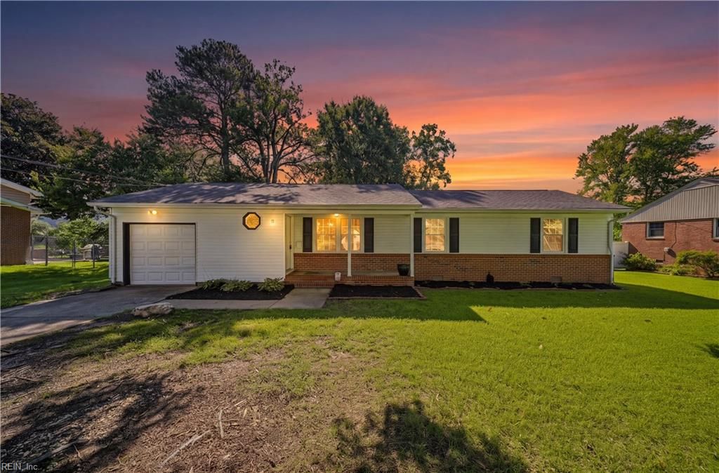 11 Linda DR, Newport News, VA 23608