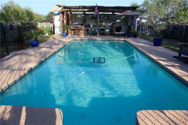 289 E County Road 2150, Kingsville, TX 78363