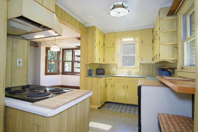 2303 Chamberlain Avenue, Madison, WI 53726