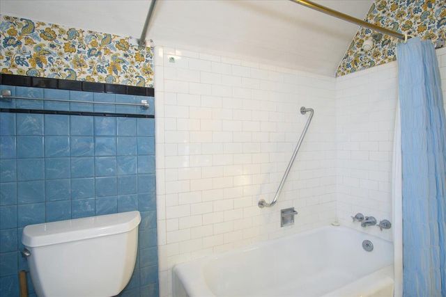 2303 Chamberlain Avenue, Madison, WI 53726
