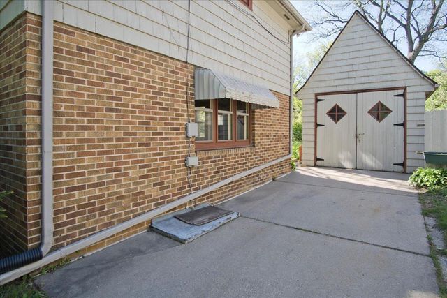 2303 Chamberlain Avenue, Madison, WI 53726