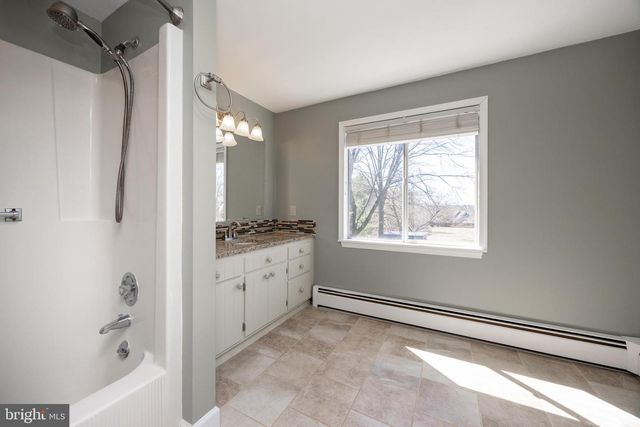 382 OAK DR, Harleysville, PA 19438