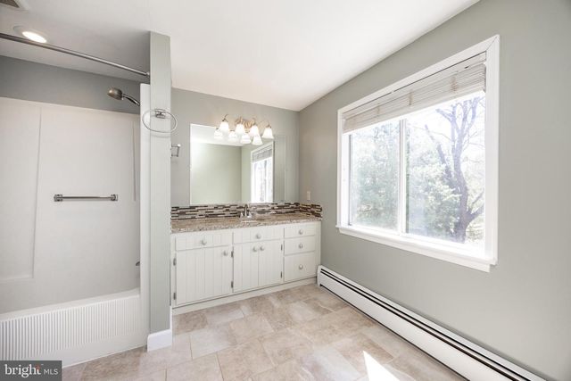 382 OAK DR, Harleysville, PA 19438