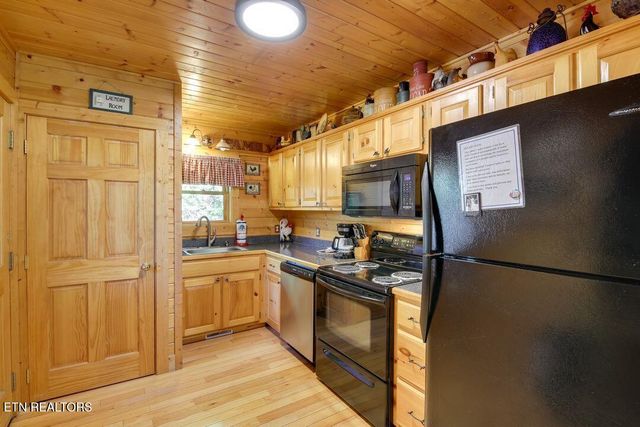 3572 Pebbles Mtn Way, Sevierville, TN 37862