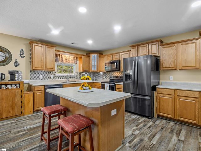 1915 Duncan Reidville Road, Duncan, SC 29334