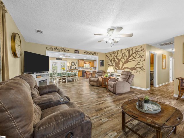 1915 Duncan Reidville Road, Duncan, SC 29334