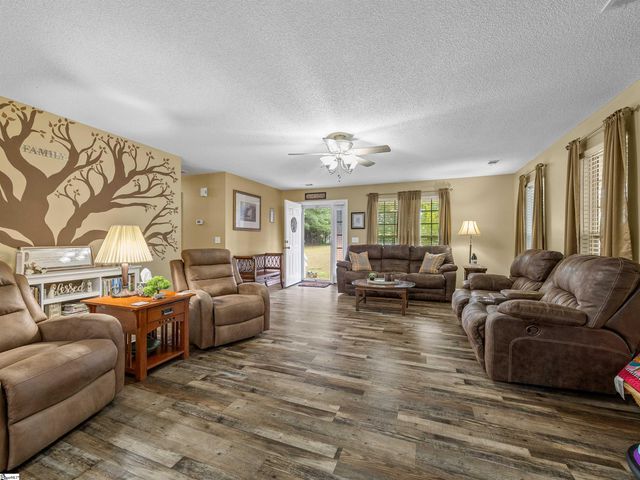 1915 Duncan Reidville Road, Duncan, SC 29334