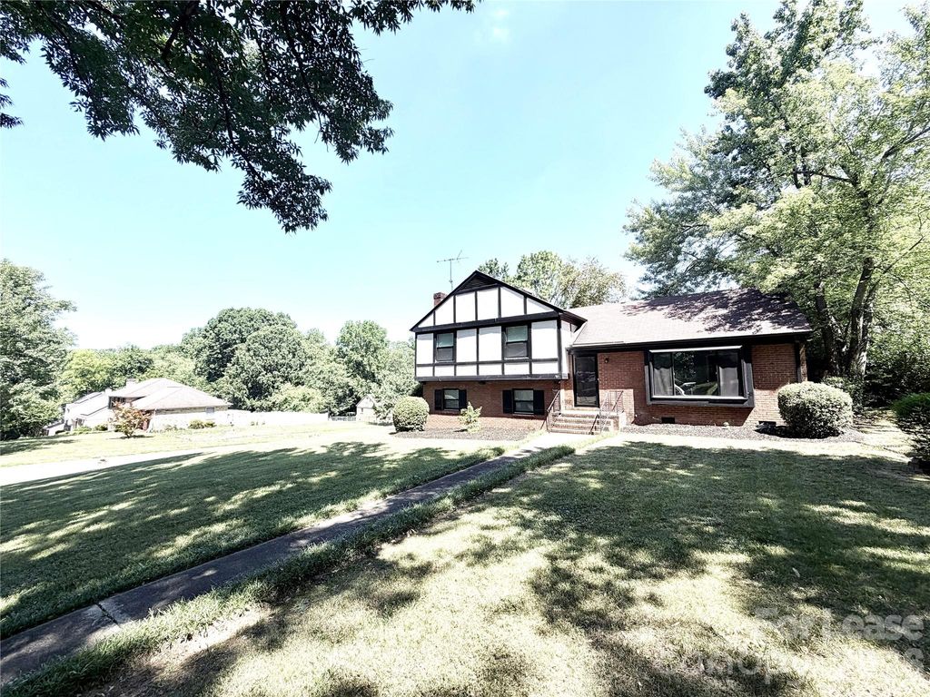 701 Archdale Drive, Charlotte, NC 28217