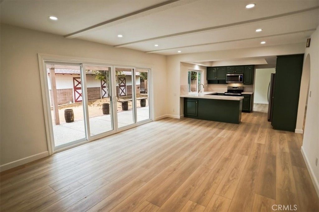 Image 12 of property listing at 1925 W Parkside, Burbank, CA 91506