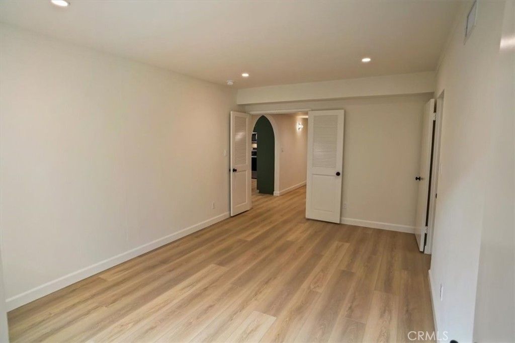 Image 14 of property listing at 1925 W Parkside, Burbank, CA 91506