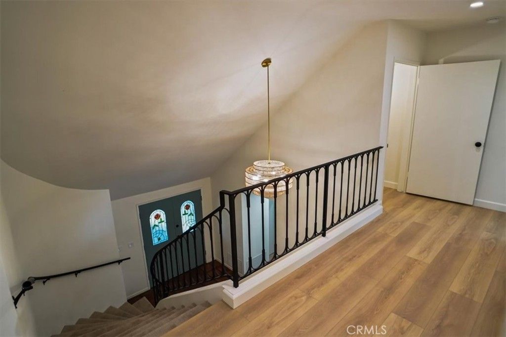 Image 17 of property listing at 1925 W Parkside, Burbank, CA 91506