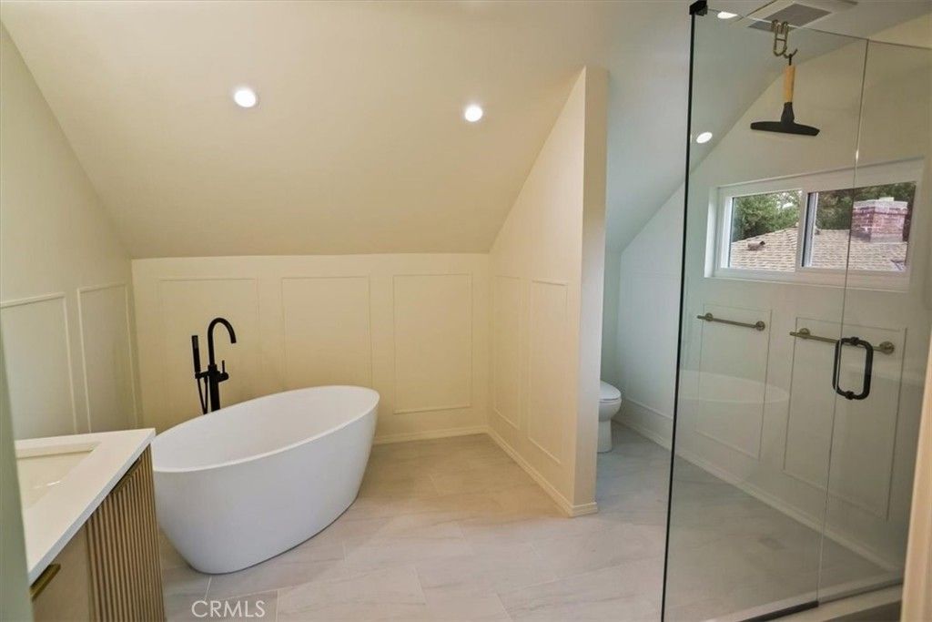 Image 23 of property listing at 1925 W Parkside, Burbank, CA 91506