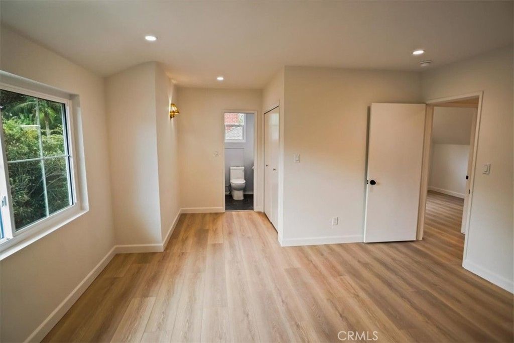 Image 28 of property listing at 1925 W Parkside, Burbank, CA 91506