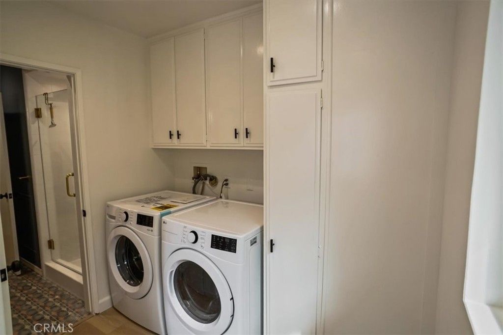 Image 30 of property listing at 1925 W Parkside, Burbank, CA 91506