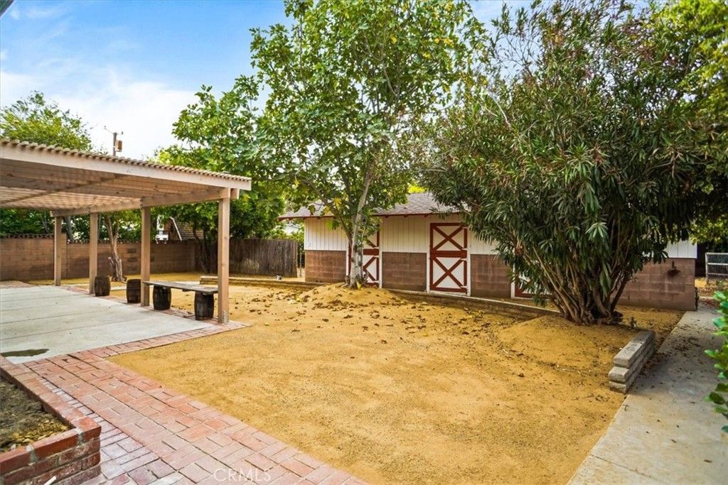 Image 34 of property listing at 1925 W Parkside, Burbank, CA 91506